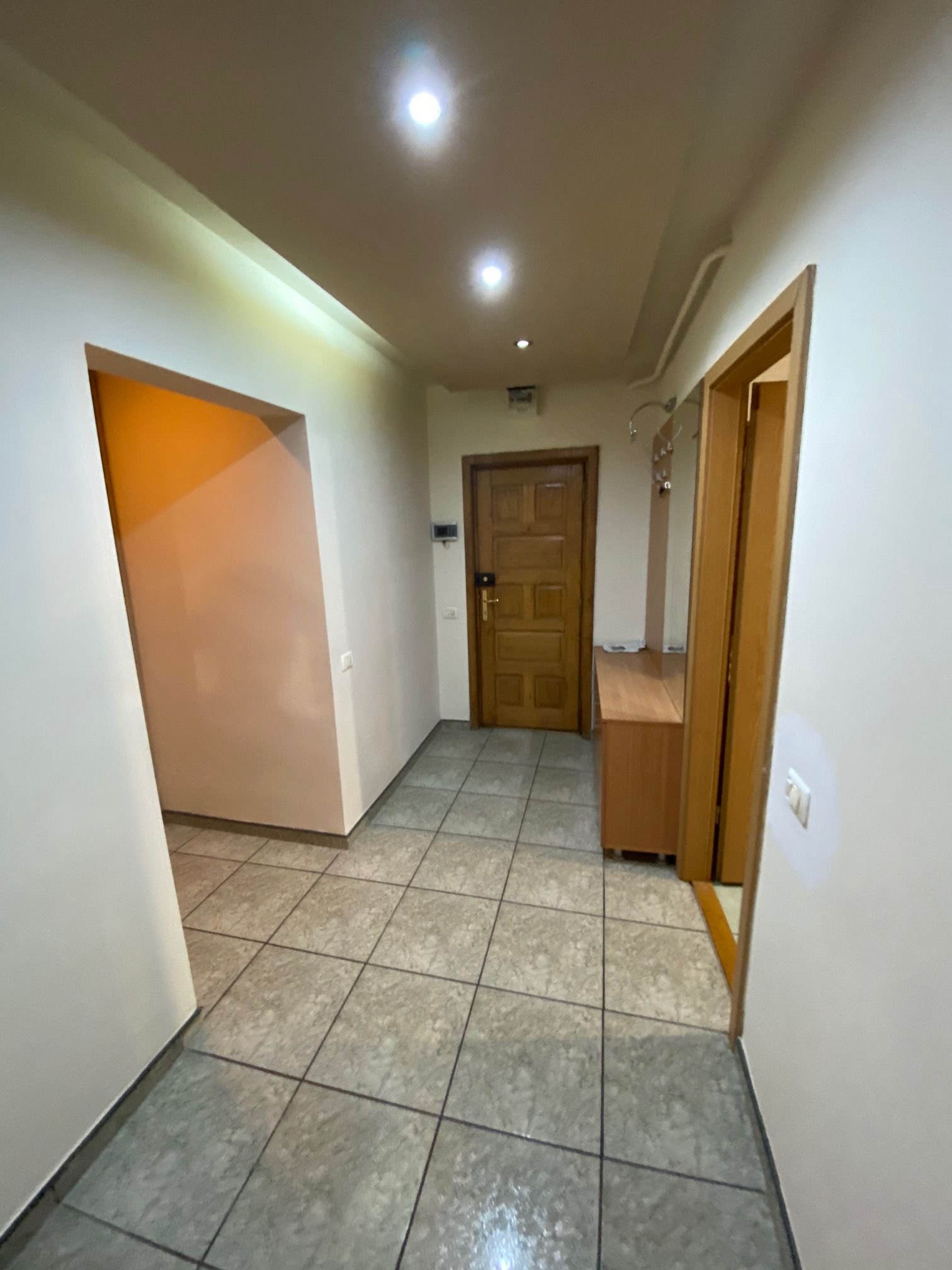 Apartament cu 2 camere zona City Mall