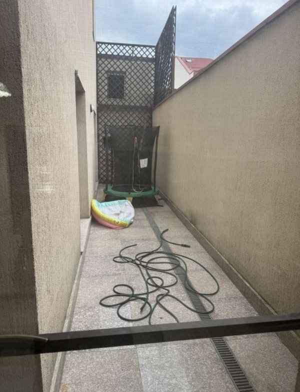 Vand apartament 3 camere in zona Aviatiei (parcare inclusa).