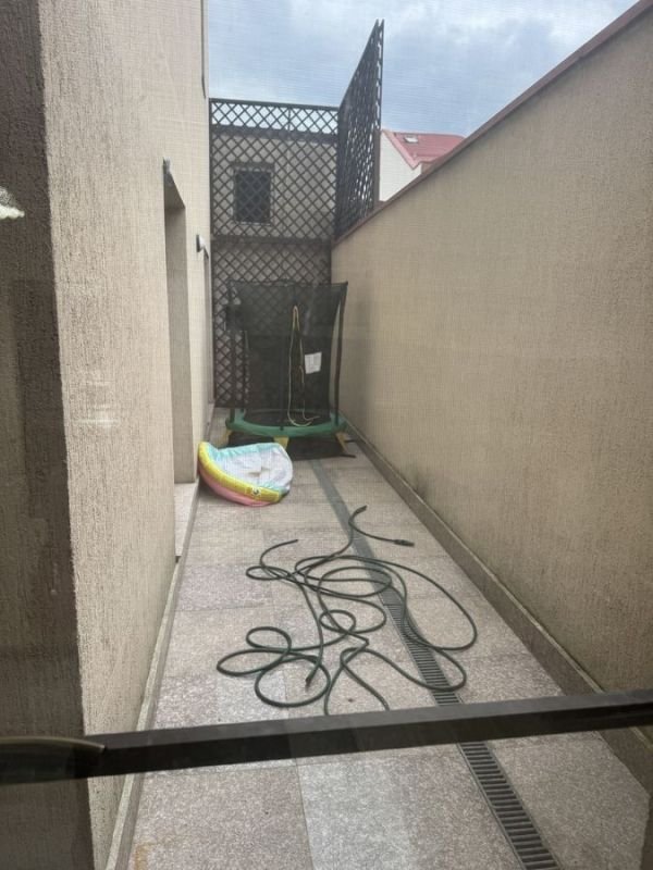 f111194db8074682a3c31fcdc26e5535 Vand apartament 3 camere in zona Aviatiei (parcare inclusa).