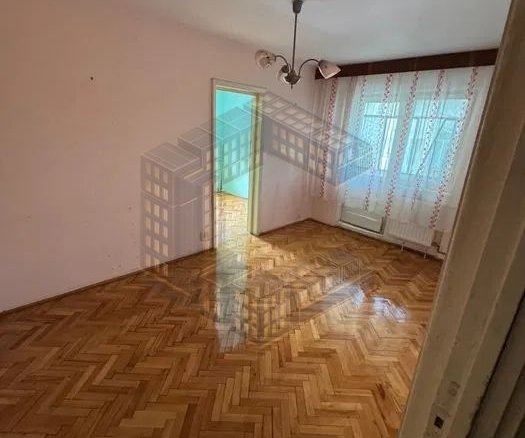 Apartament cu 2 camere, semidecomandat, zona Soarelui
