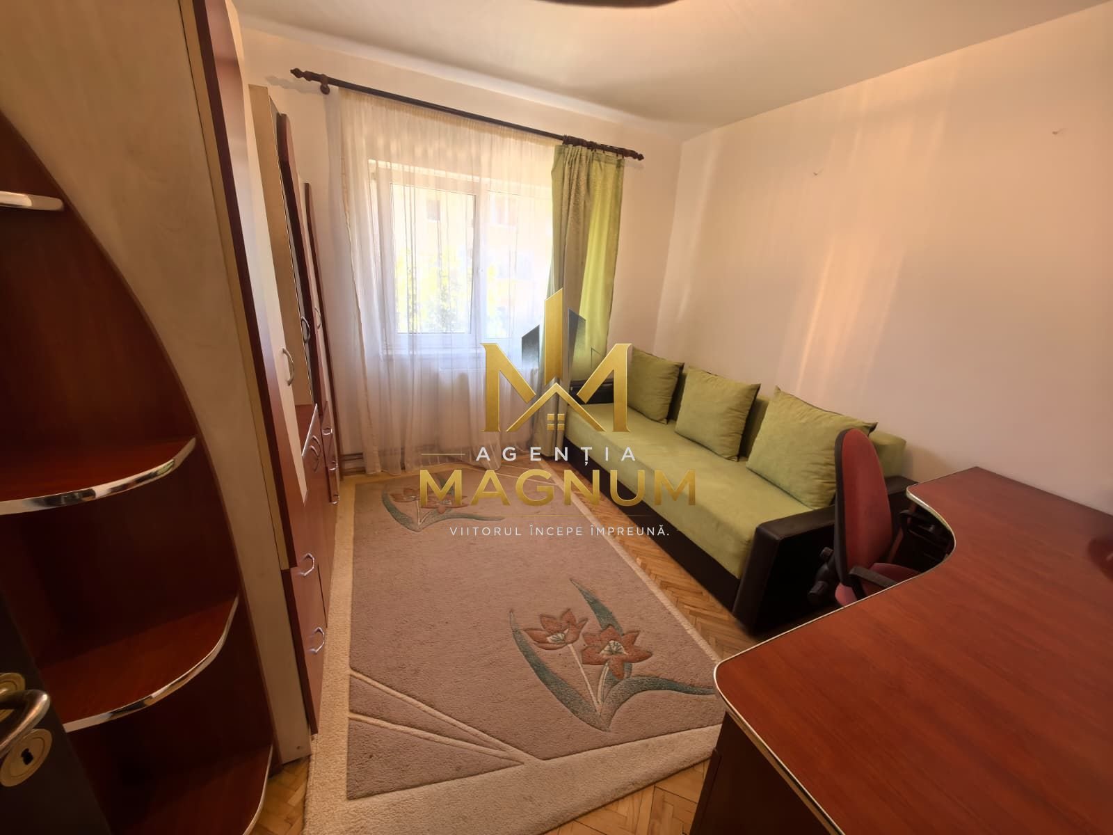 Apartament cu 3 camere de inchiriat