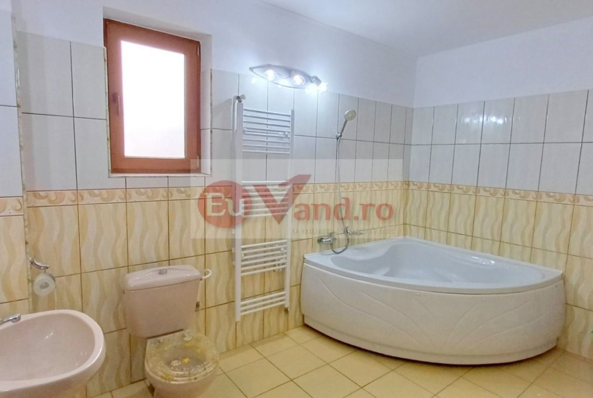 Vila P+1+M, 6 camere, Micro 16, 303 mp utili, teren 406 mp – 272.000 Euro