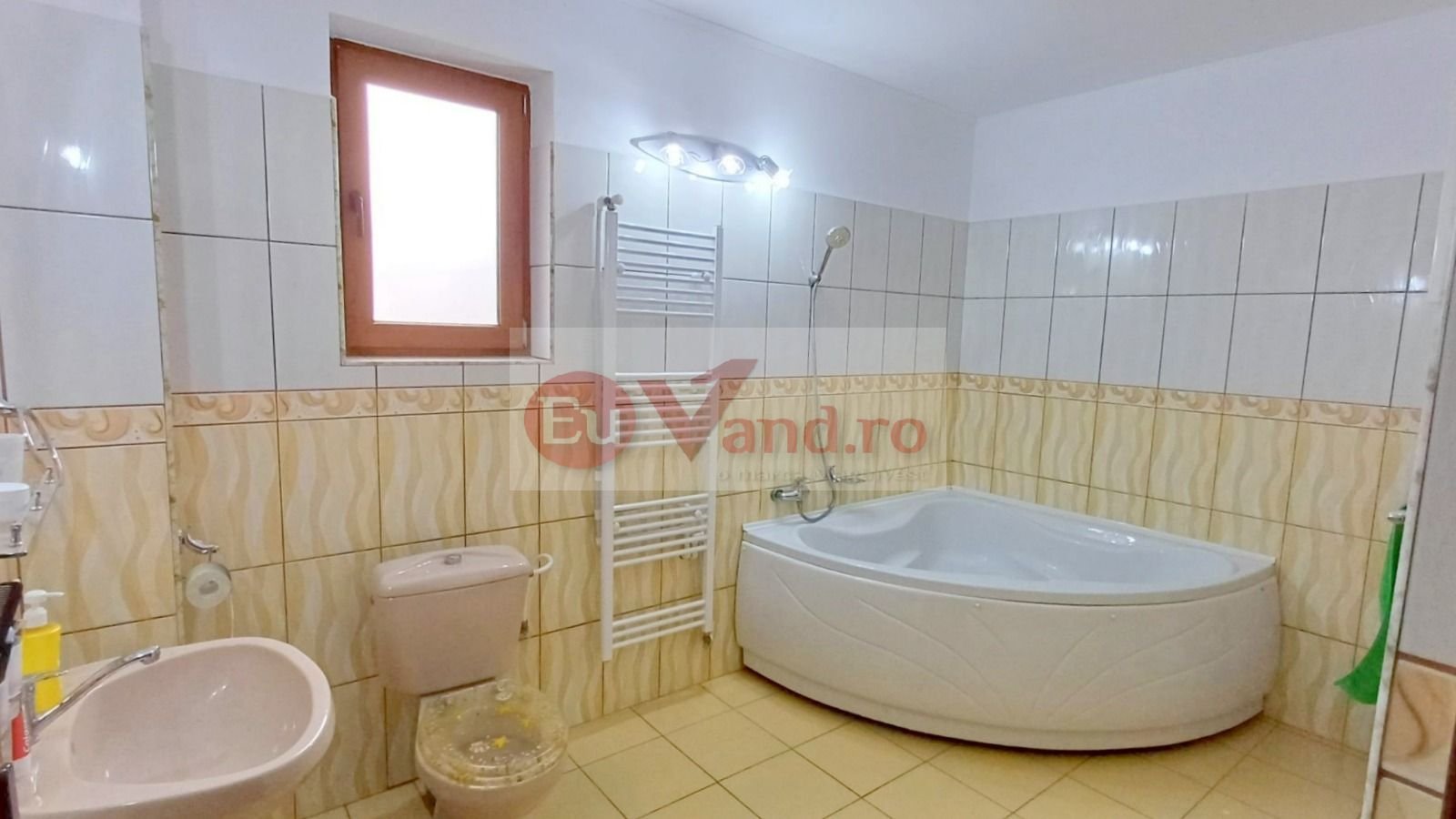 f491fed30fa746d19410ad2826d5b378 Vila P+1+M, 6 camere, Micro 16, 303 mp utili, teren 406 mp – 272.000 Euro