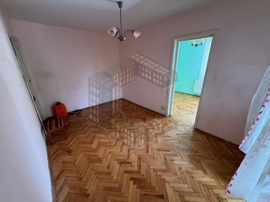 Apartament cu 2 camere, semidecomandat, zona Soarelui