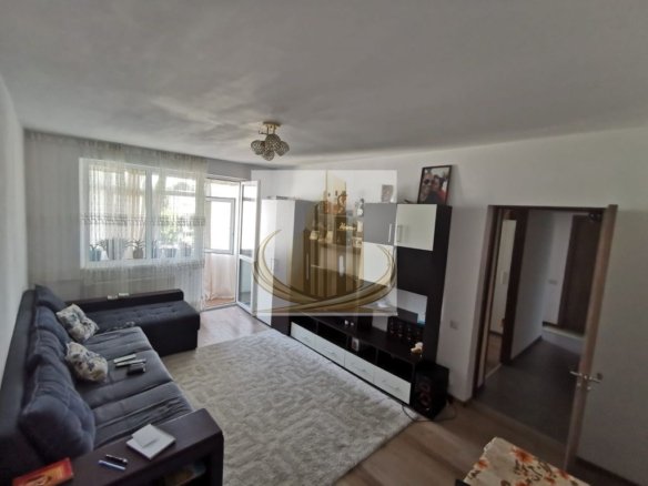 Vând apartament cu trei camere confort 1