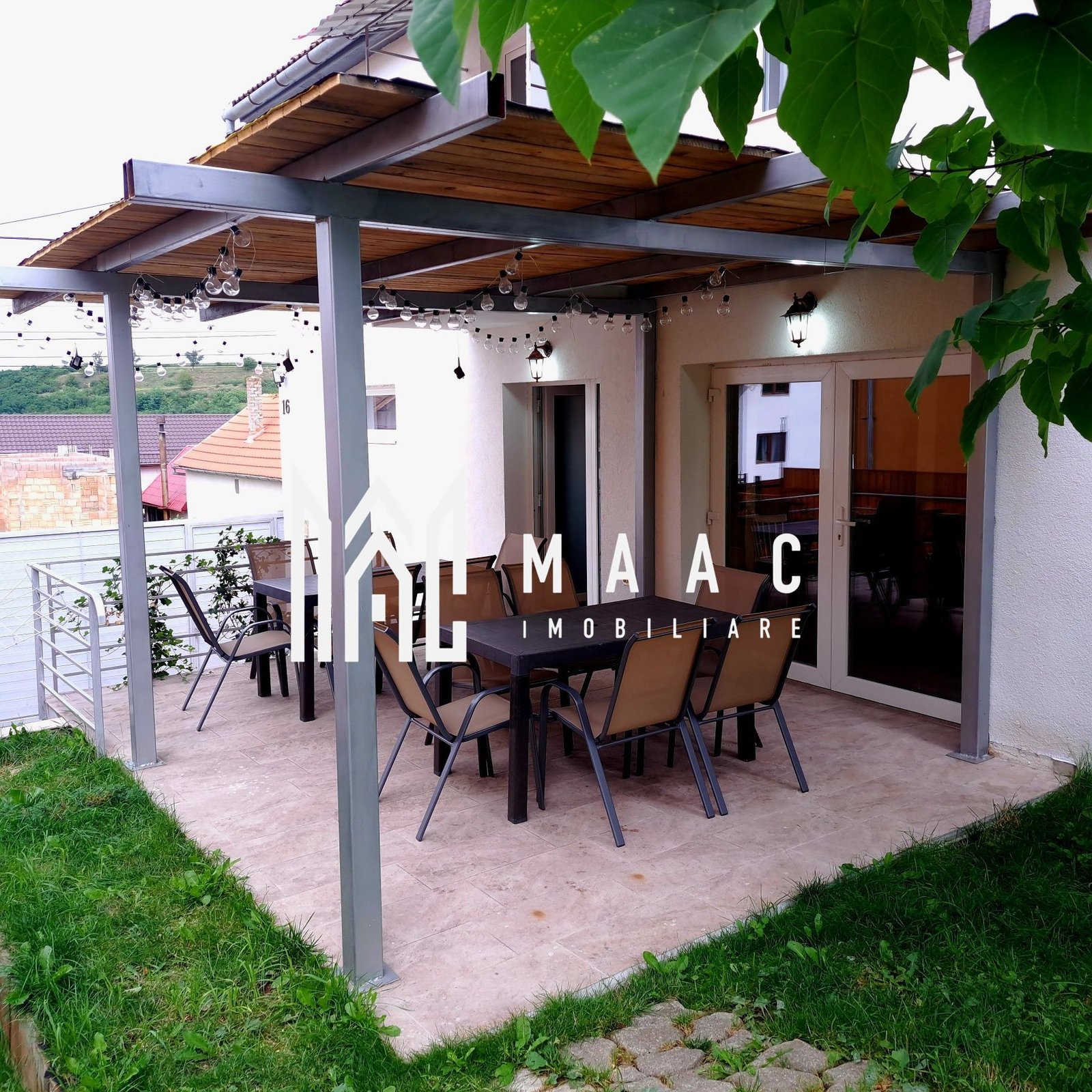 f5d804d2f8b045e0aa1142d354217a35 Casă 5 camere de închiriat | Ocna Sibiului, Curte