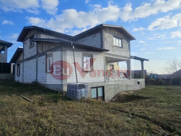 Casa la rosu Bariera Traian, teren 896 mp, COMISION 0%
