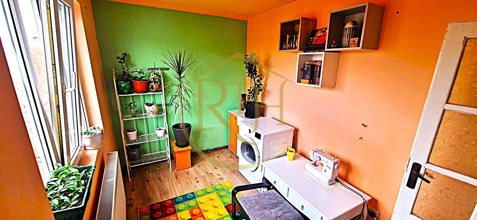 f6f08b98ba044064afbf6da5e4ceee92 Vand apartament cu 4 camere in zona spitalul judetean,comision ,,0”