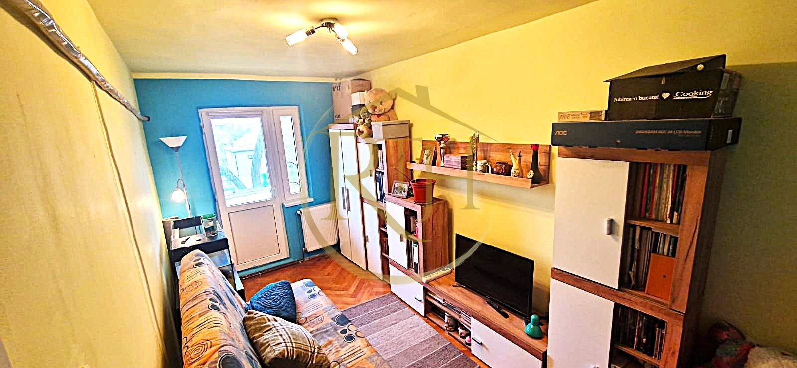 f7ae26a984784e02a4407e5988b0d904 Vand apartament cu 4 camere in zona spitalul judetean,comision ,,0”