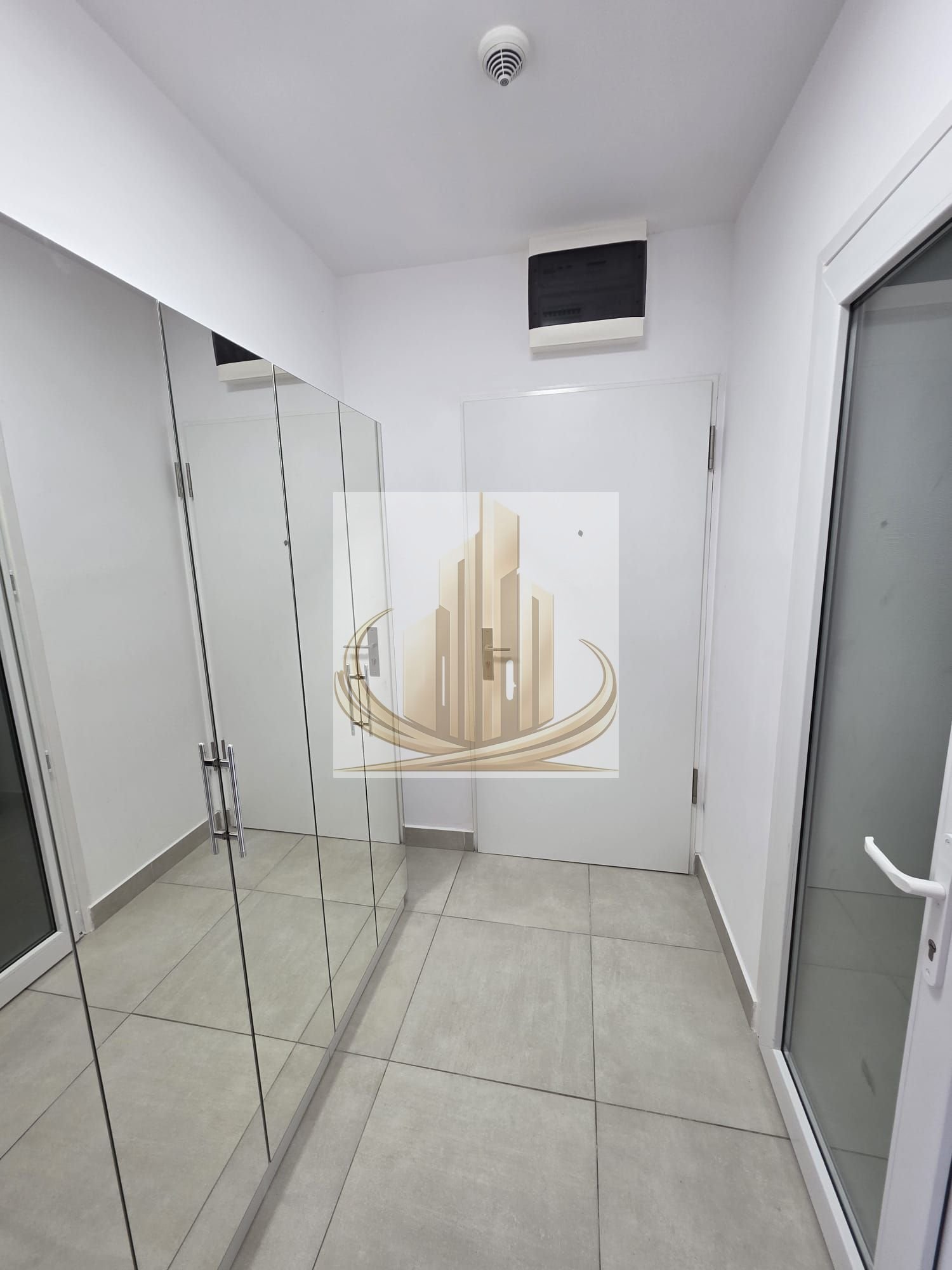 fa5daf09e245433bba6121407bf4c9e3 Apartament de lux în ISHO – finisaje premium și garaj