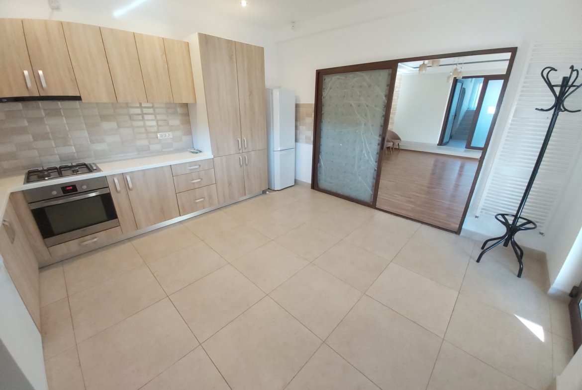 Casa cu teren generos de 750 mp, P+1E in zona Mehala