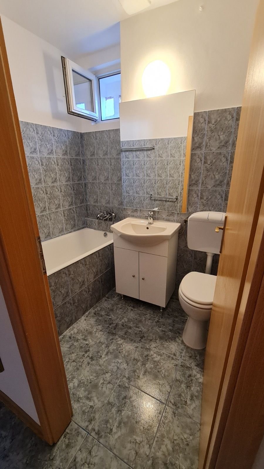 fb86326421c14052b835ff02adcbe696 Apartament 3 camere | 65 mp | Centrală proprie | Boxă CF | Zona Olimpi