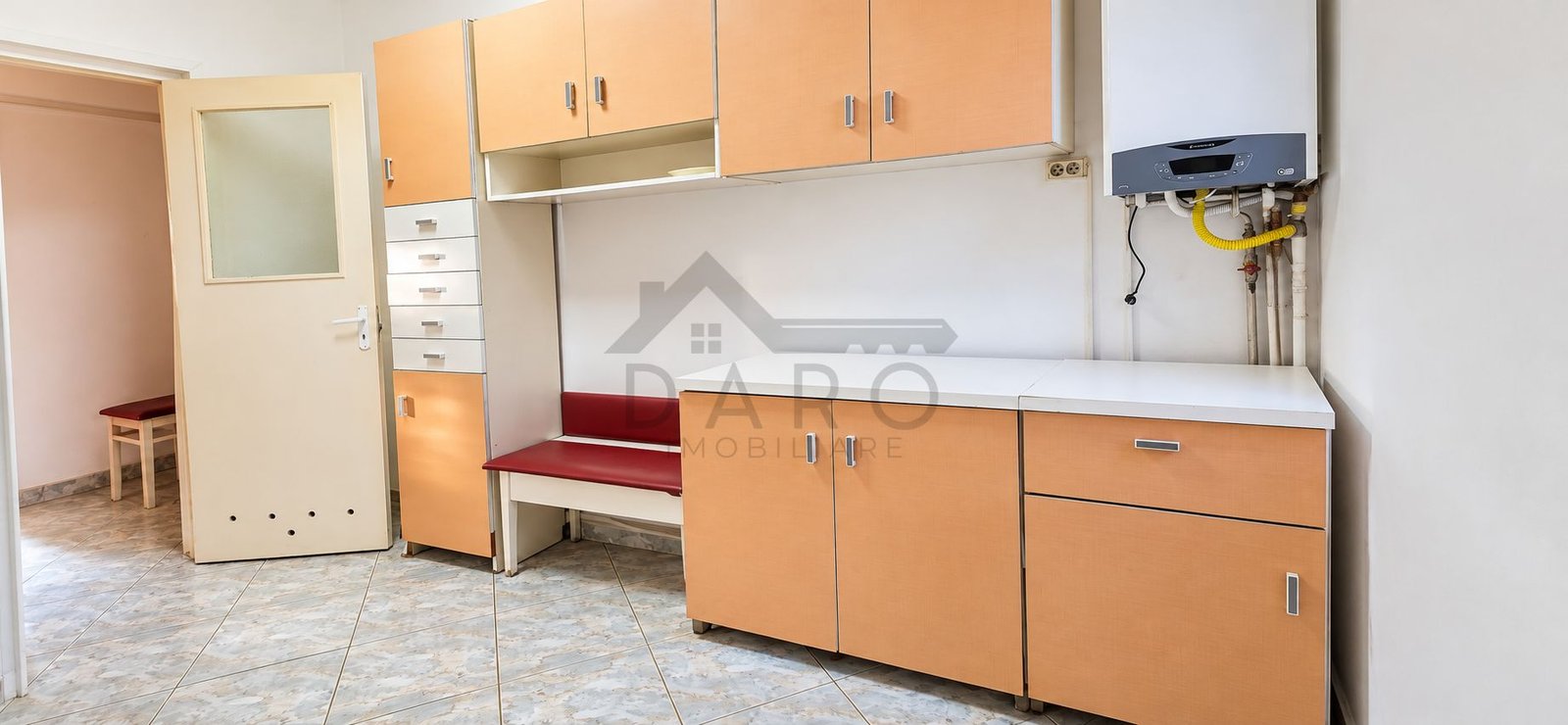 Vând apartament cu trei camere Tudor confort 1