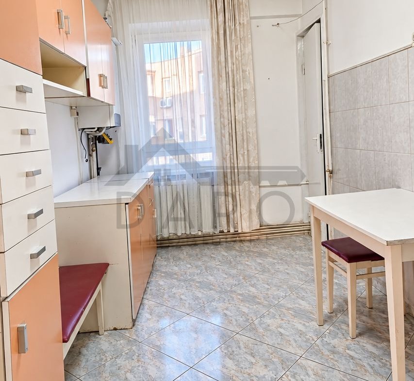 Vând apartament cu trei camere Tudor confort 1