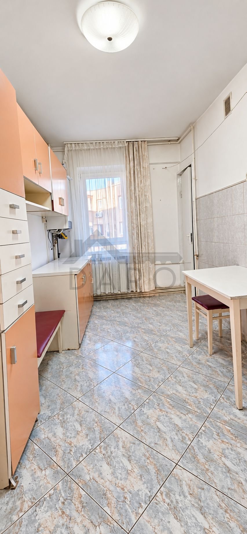 Vând apartament cu trei camere Tudor confort 1