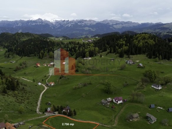 Teren Fundata cu vedere la muntii Bucegi