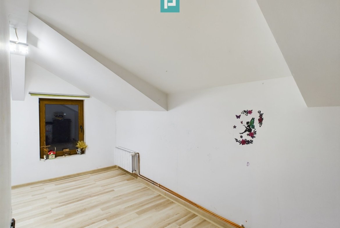 Apartament cu 2 camere pe 2 niveluri în Dumbrăvița