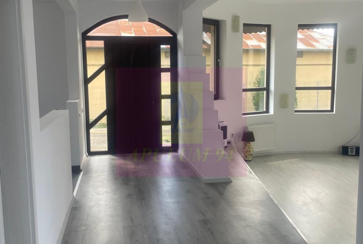 Vilă individuală cu arhitectură elegantă și grădină generoasă | 5 came