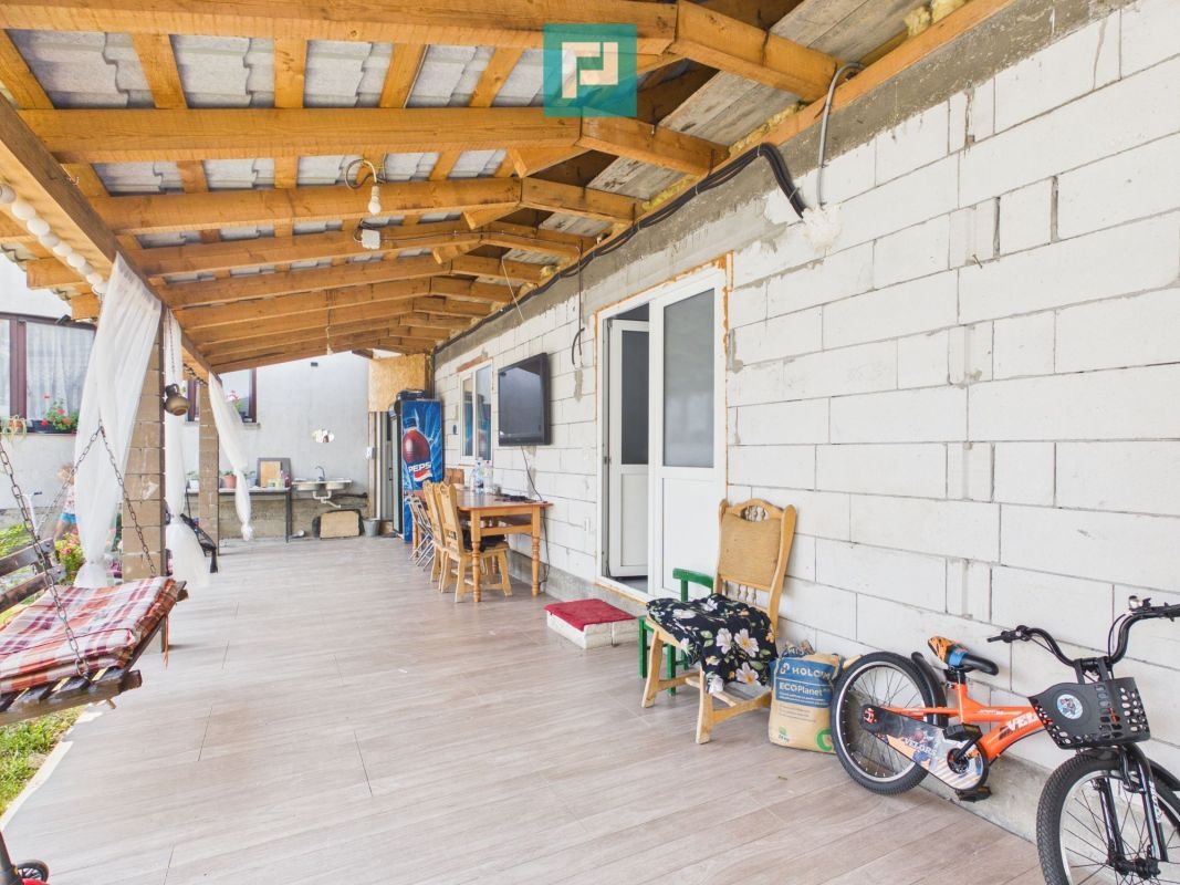 Casă 225 mp cu teren 1.482 mp în Leș